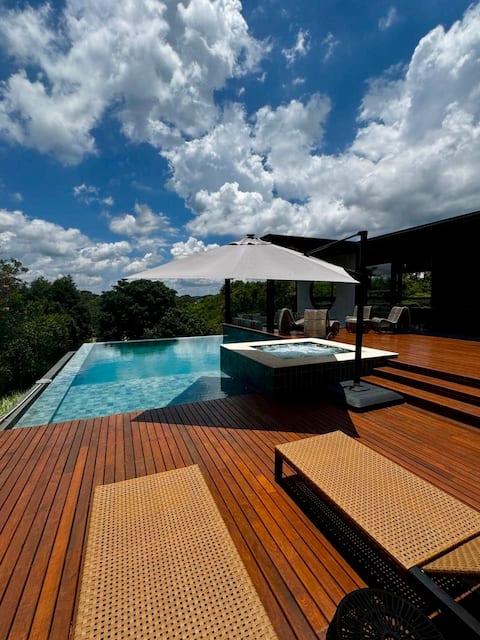 Modern House in the Porto de Ibiuna Condominium!