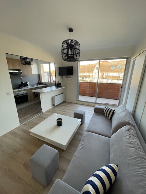 Popular Airbnb listing: AZUR Beautiful apartment on the sea side! in Villers Sur Mer