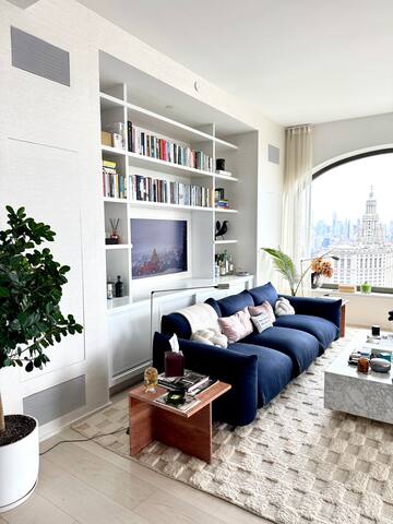 Luxury 2-bed, 2.5 bath apt in Seaport w city views gallery image 4