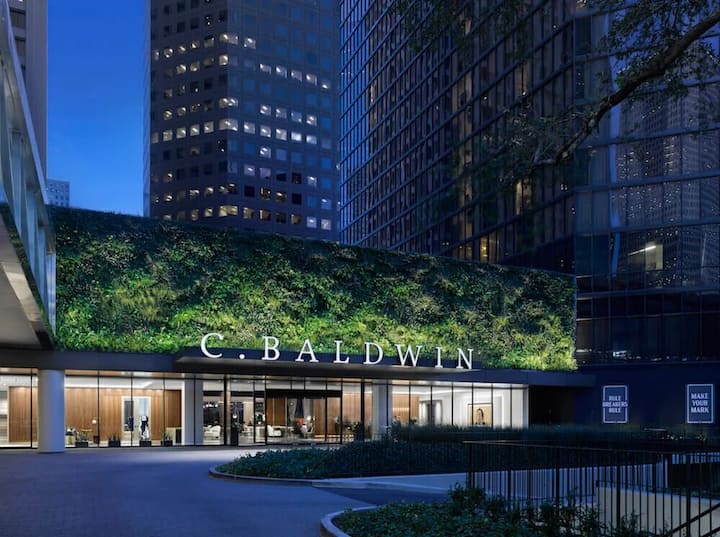 Award-winning Luxury Stay + Restaurant On-site - Houston, TX