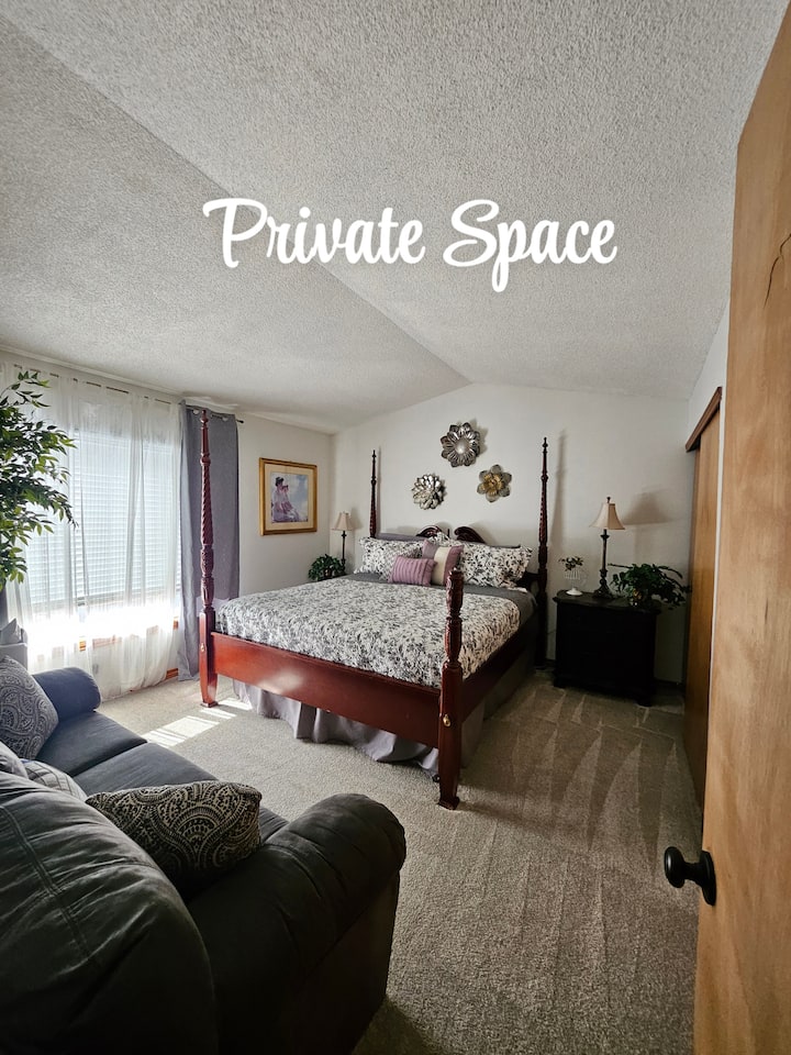 Comfy Private Rooms. Host In House! - Thornton, CO