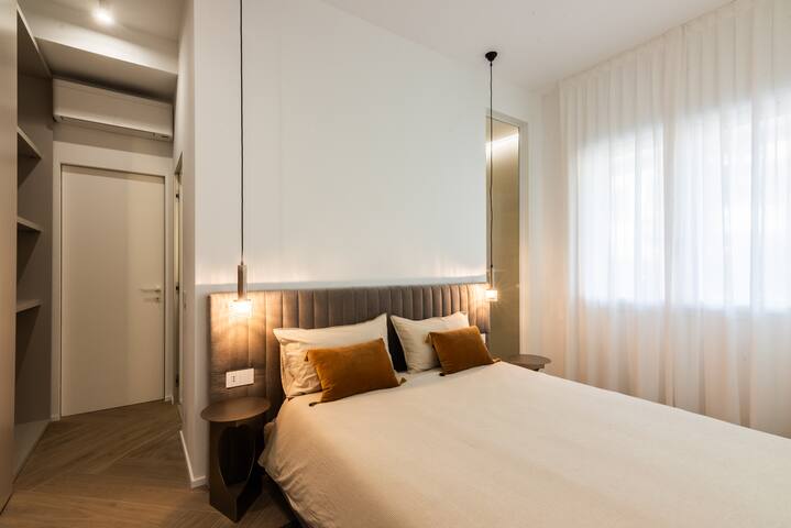 White House/ Lux Suite