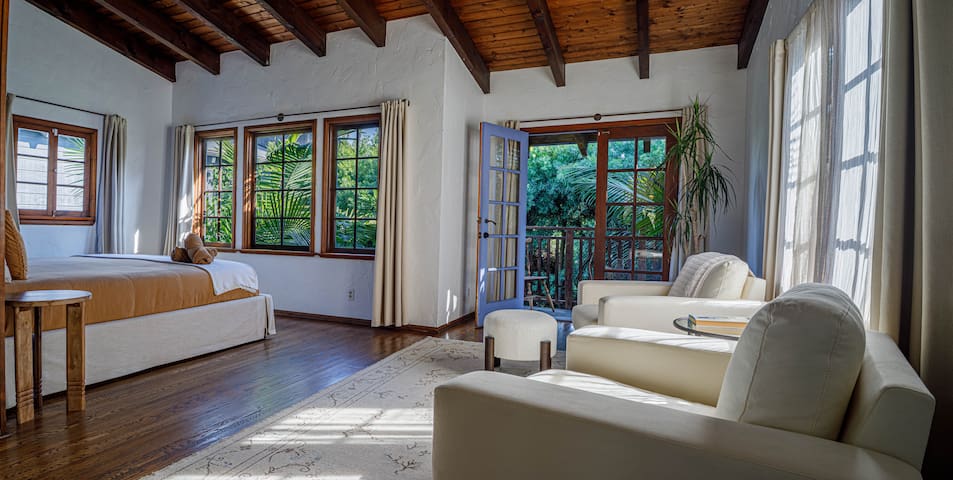 Spanish Villa in Venice Beach steps to AbbotKinney