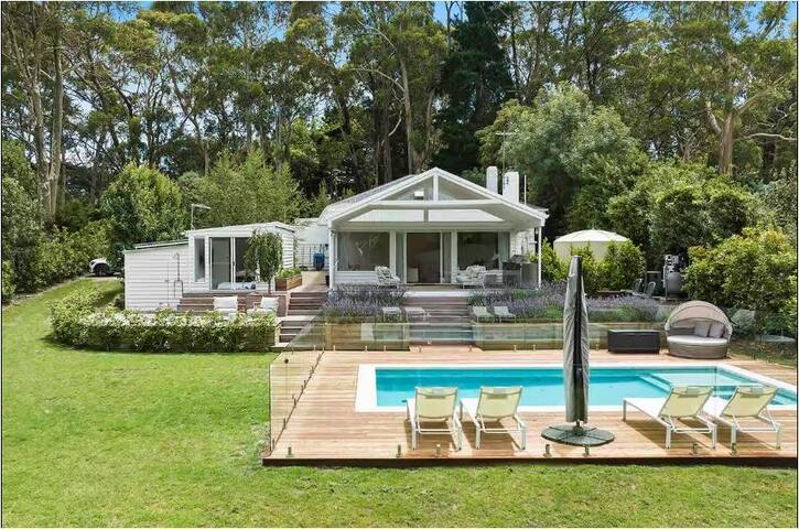 Stunning Cottage with Pool & Spa gallery image 3