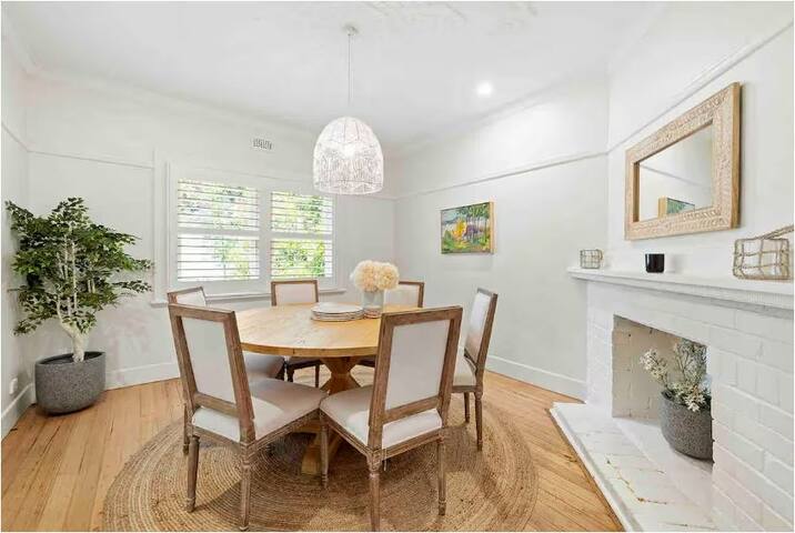 Stunning Cottage with Pool & Spa gallery image 5