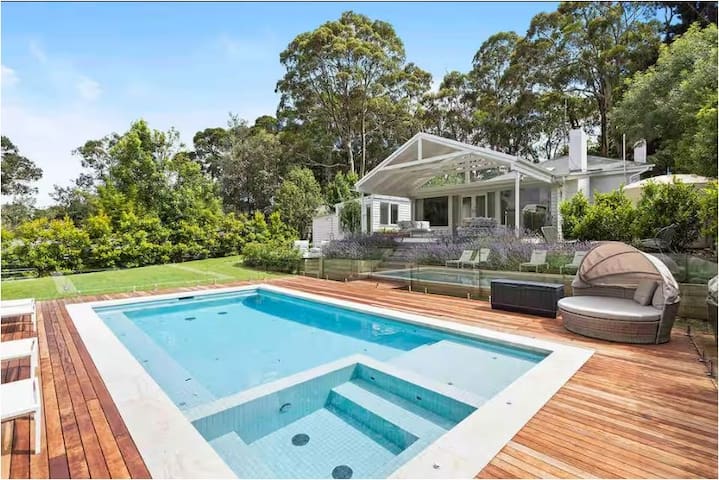 Stunning Cottage with Pool & Spa