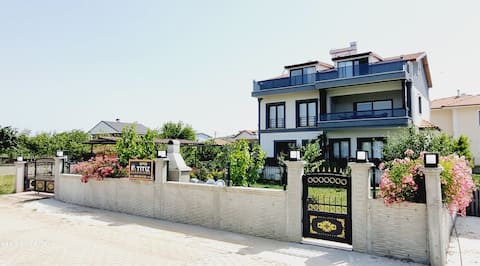 2+1 Luxury Apartment with Garden and Furniture