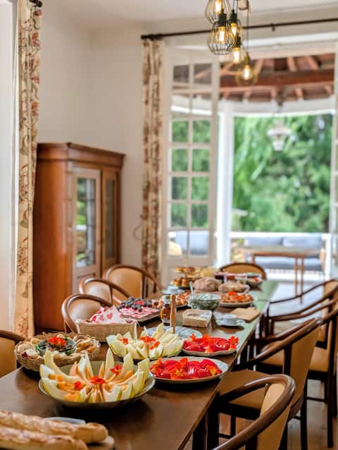 SkycircuitVilla 4*: 8 bedrooms, pool,3000m2 land