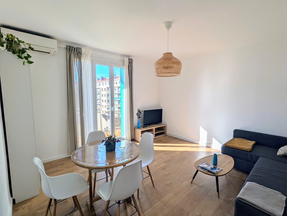 Annonce Airbnb populaire: Downtown apartment – 81m à Marseille 1er Arrondissement