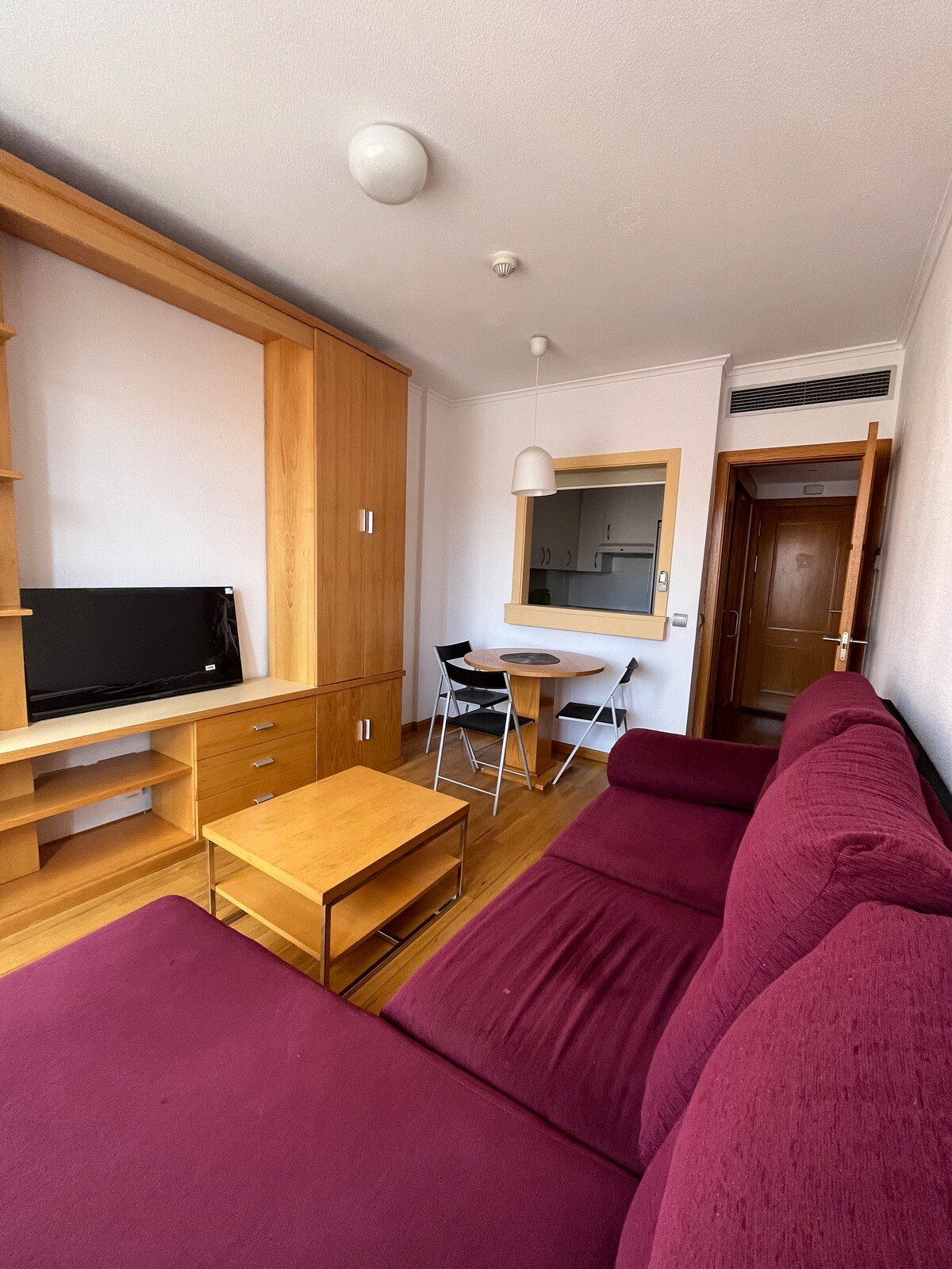 Popular Airbnb listing: Modern Apartment in Madrid in San Blas Canillejas