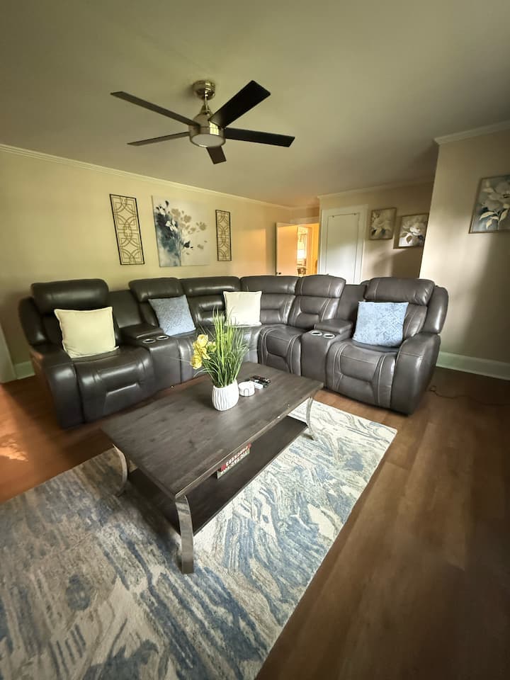 Charming 3 Bedroom Getaway - シャーロット, NC