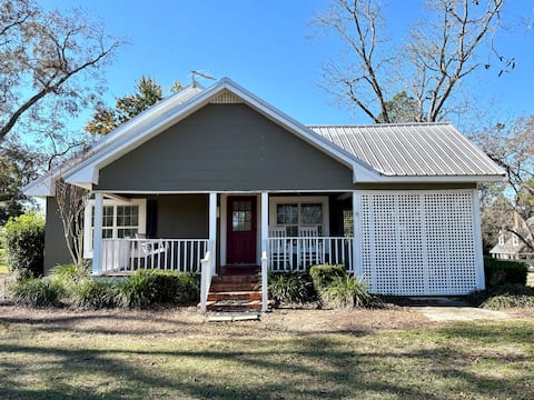Carriage House Sleeps 6 in Moultrie!