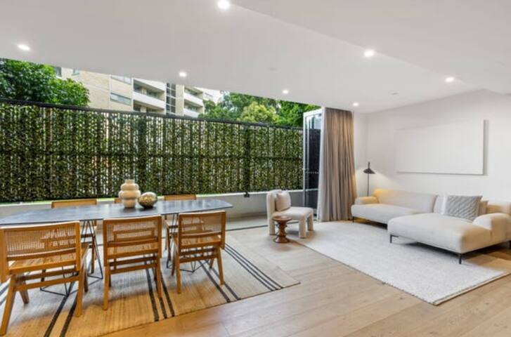 Luxury meets convenience + parking gallery image 2