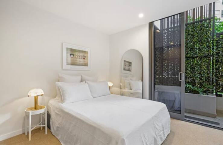 Luxury meets convenience + parking gallery image 4