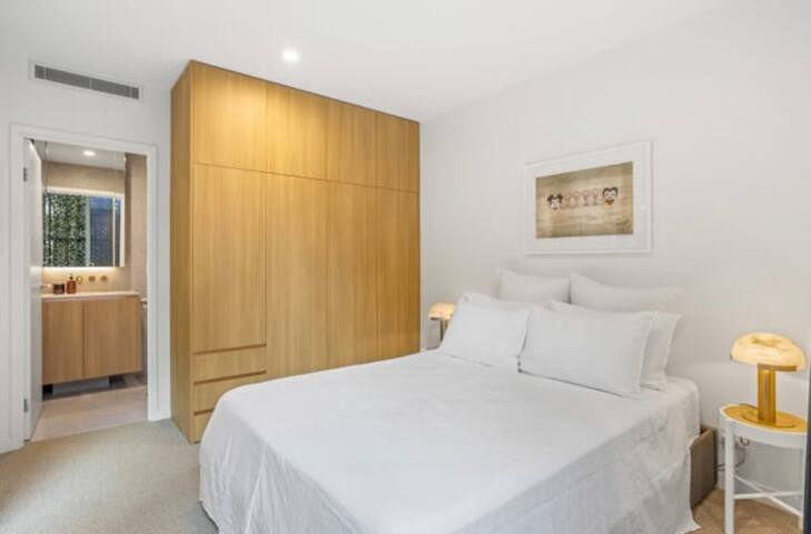 Luxury meets convenience + parking gallery image 5