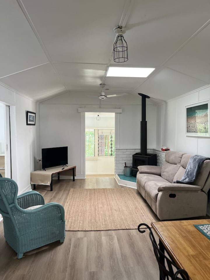 Timbercoach Cottage - Eumundi