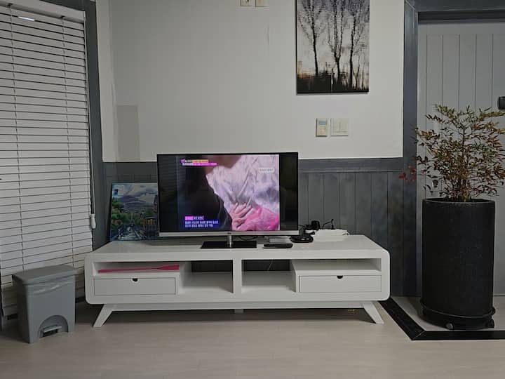 Télévision salon au 2e étage