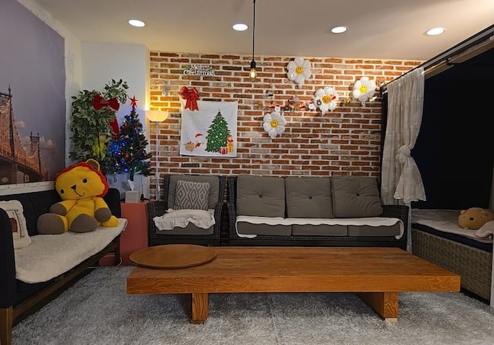 Salle de karaoké dans le salon au premier étage