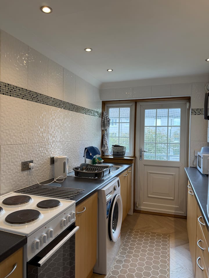 3‑bed Apt Fully Equipped -1gb Wi-fi - Free Parking - Glasgow