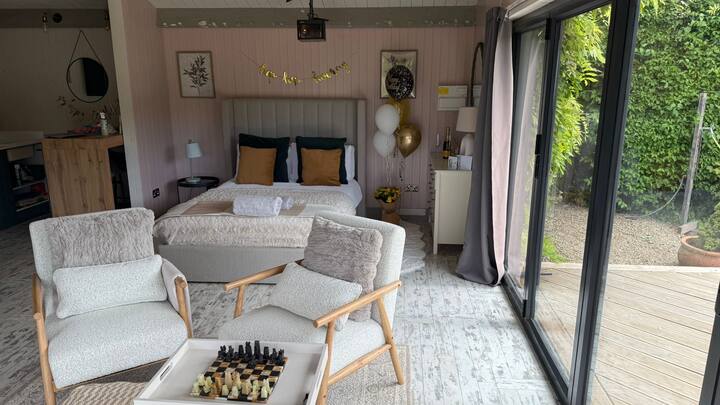 Foxhole Escape Lodge With Spa & Sauna - West Sussex