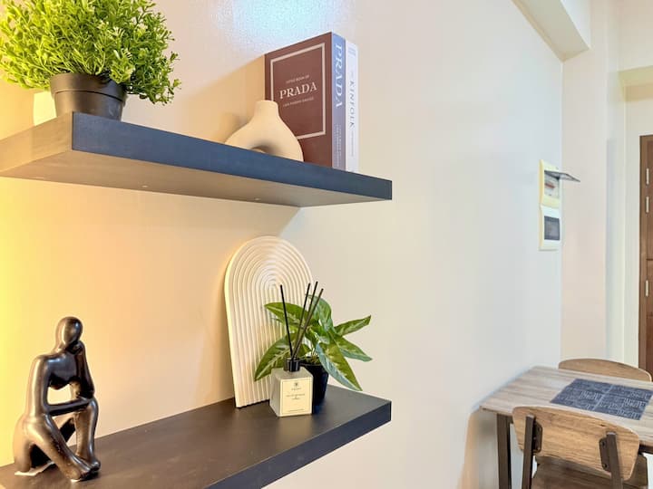 Spacious 1 Br W/ Balcony, 300mbps Wifi In Florence - Taguig