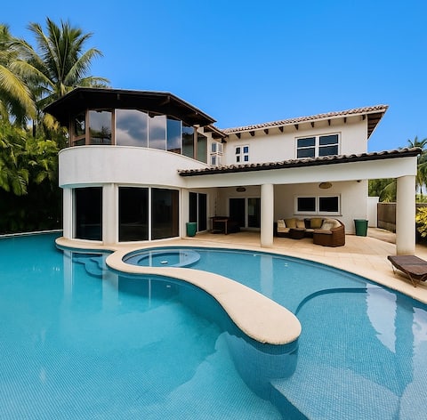 Seaside Chulamar house for 24 with large pool