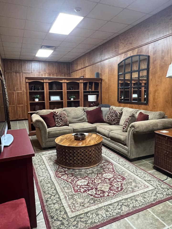 Slaapkamer 3 is een omgebouwde Tack Room op de benedenverdieping. 