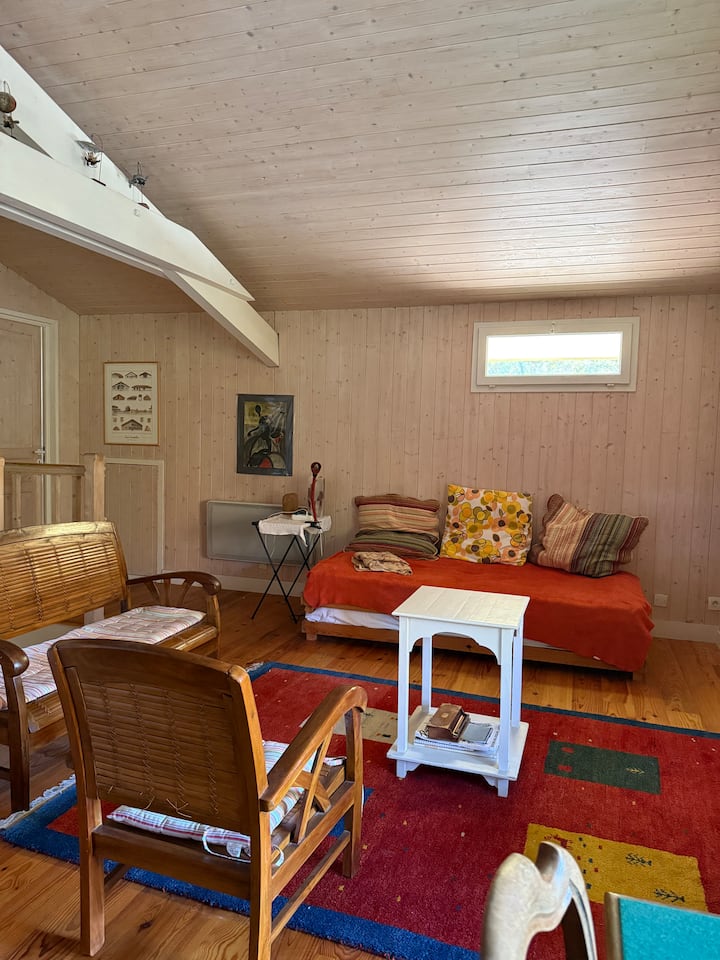 Unfoldable bench seat, two beds