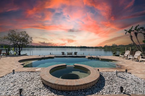 Luxury Hideaway | Lakefront | Mini Golf + More!