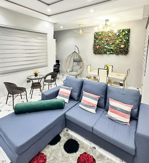 Luxury 2-Bed Open Kitchen Apt