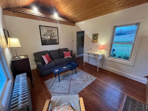 Successful Airbnb property: The Cottage at Merryland Farm in Baltimore
