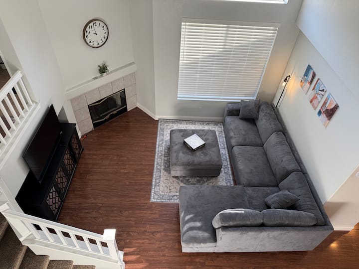 Spacious Waterfront Home For Groups - Stockton, CA