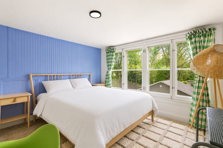Dormitorio 2 - Arriba (habitación con la puerta azul)
