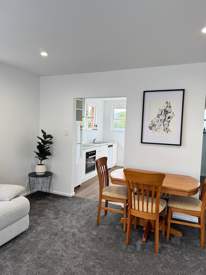 Fully Renovated 2-bedroom - Upper Hutt