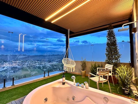 Suite + Jacuzzi with Mountain View