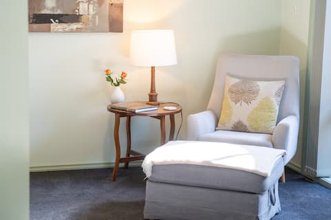 Top Airbnb: Large Comfy Home - Best Street in Central Albury in Albury City Council