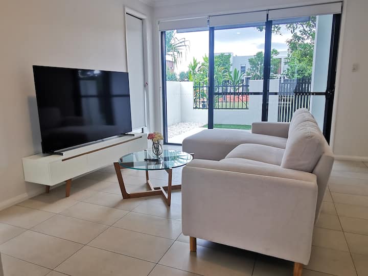 3b Villa In Central Hope Island - Paradise Country, Oxenford