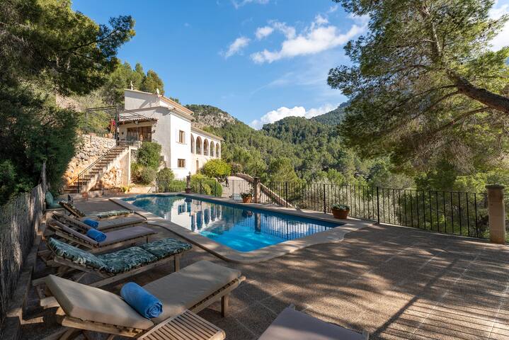 Es Carritx, villa con vistas al mar gallery image 2