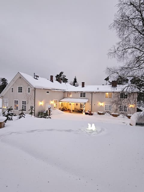 Fjellheimen Guesthouse A/S
The entire farm