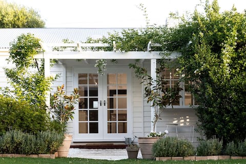 Fisherman’s Cottage - c1945 cottage by the sea
