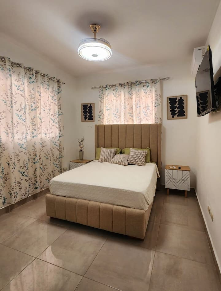 Schlafzimmer 1