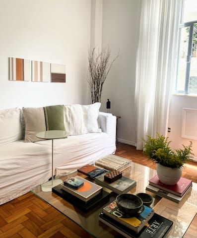 “Leblon Premium: Apto no coração da Dias Ferreira”