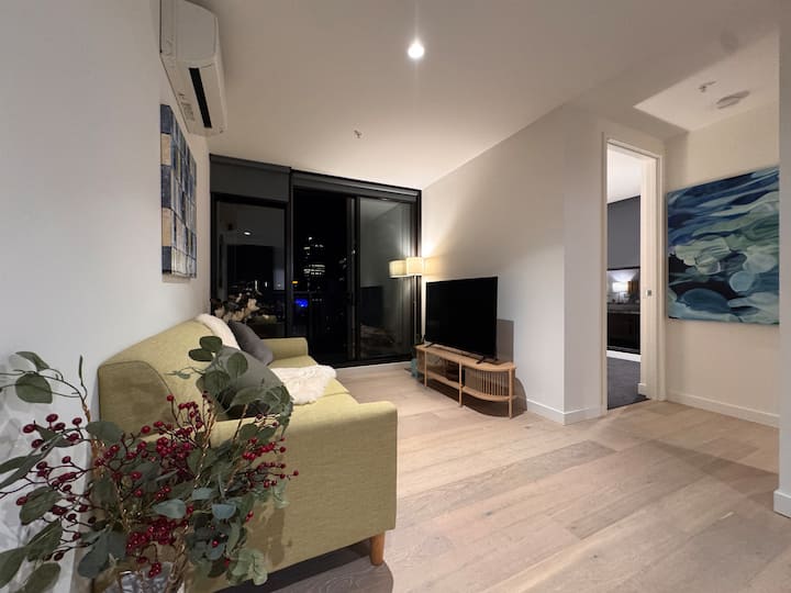 Spacious 70sqm Cbd Apt · Skyline Views + Parking - Melbourne