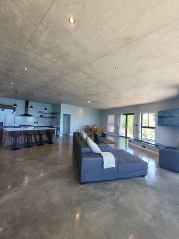 Whale Way Manor gallery image 3