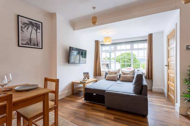 Crescent Views & Free Parking! (2 Br House) - Bradford-on-Avon