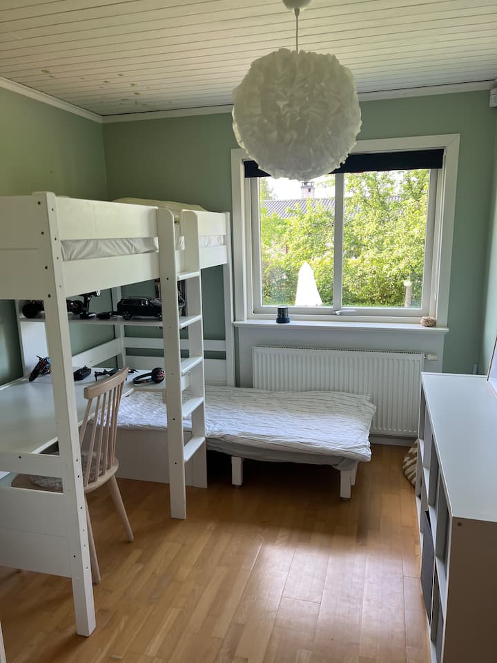 Кревет на поткровје 90x200 со кревет на извлекување 80x190