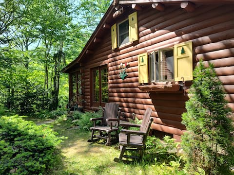 Grump's Riverbend Retreat-
hike, explore, unwind.