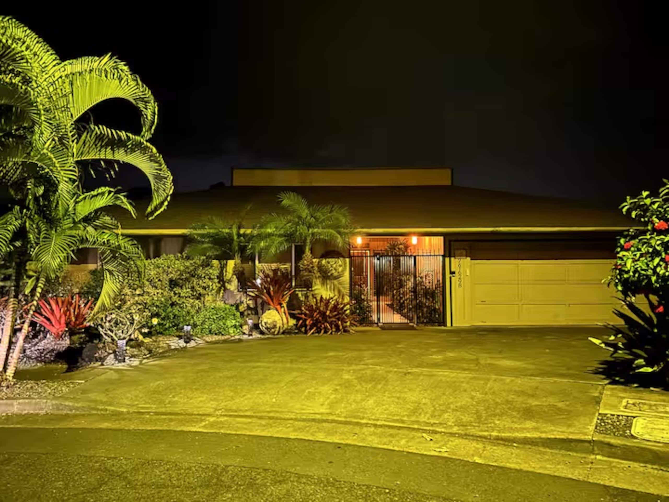 Home in Kailua-Kona · ★4.95 · 3 bedrooms · 4 beds · 2 private baths - Image 1