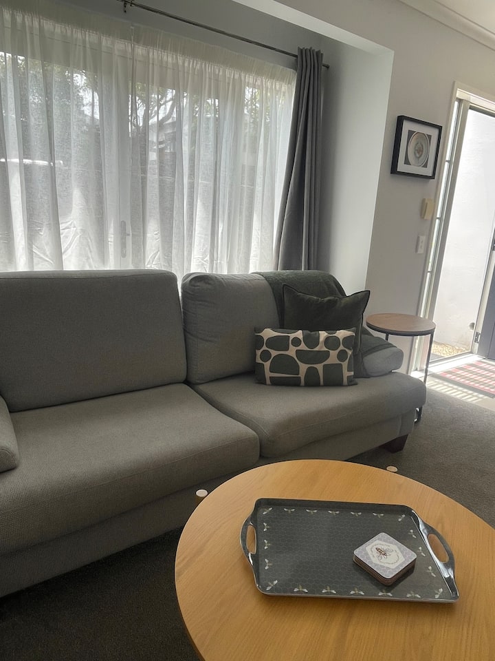 Parkside @ Kenneth • 3 Bedroom • 2 Bath • Parking - Auckland