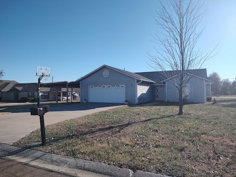 Modern Vibe, Family Feel